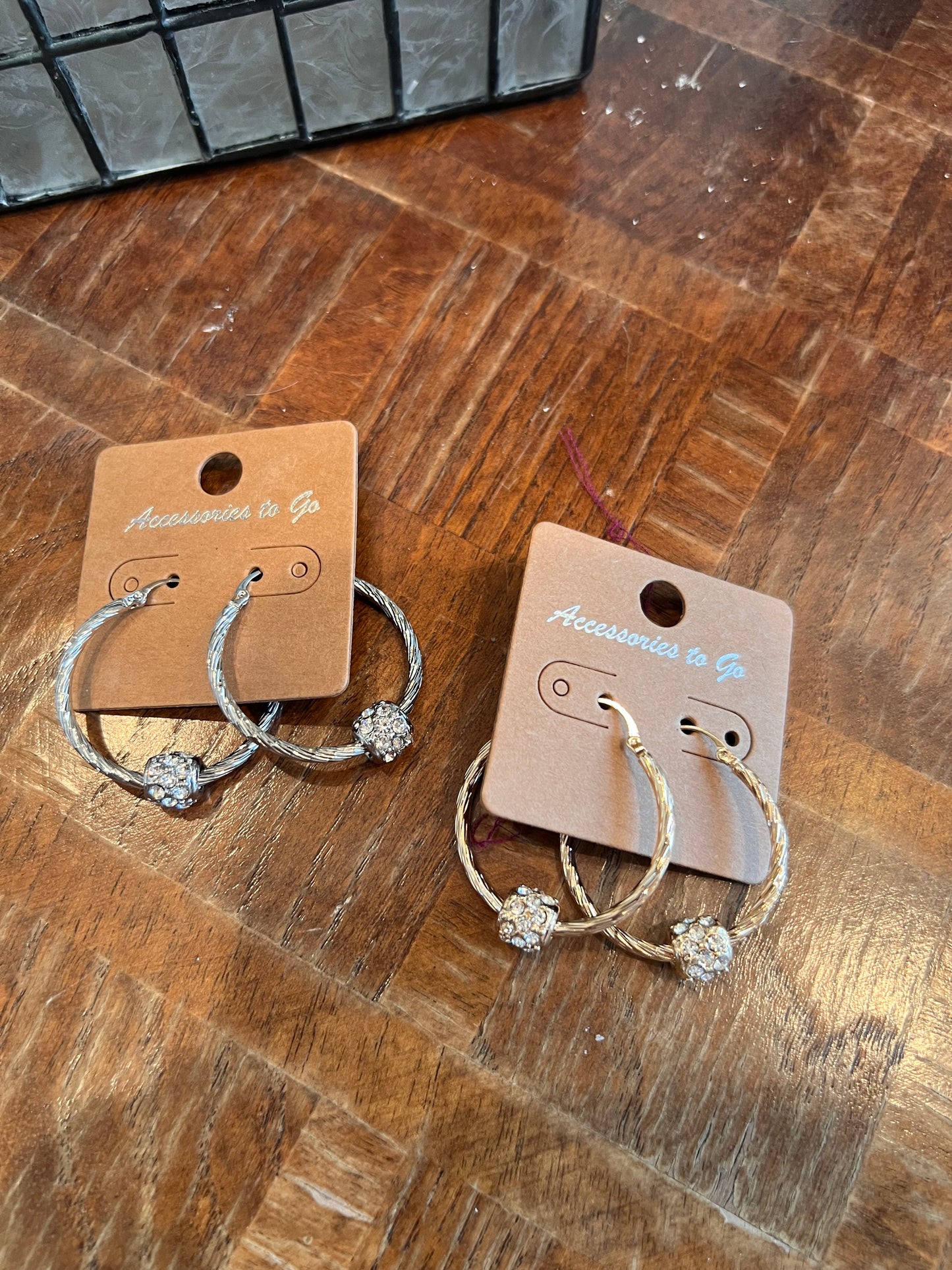 Hoop Earrings with Ball Charm Gold / Silver