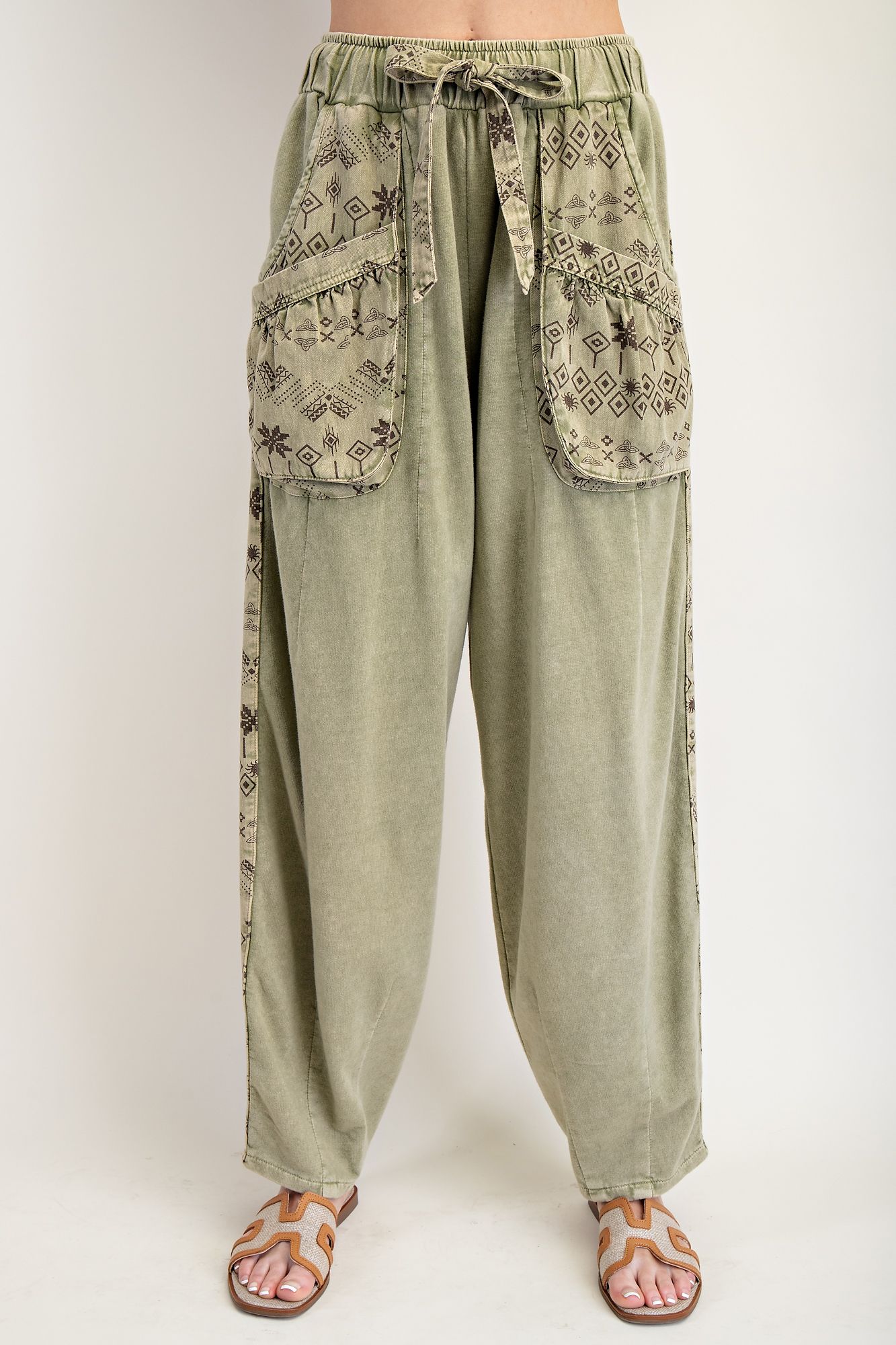 EASEL Ethnic Print Mix Mineral Washed Twill Barrel Pants Faded Olive