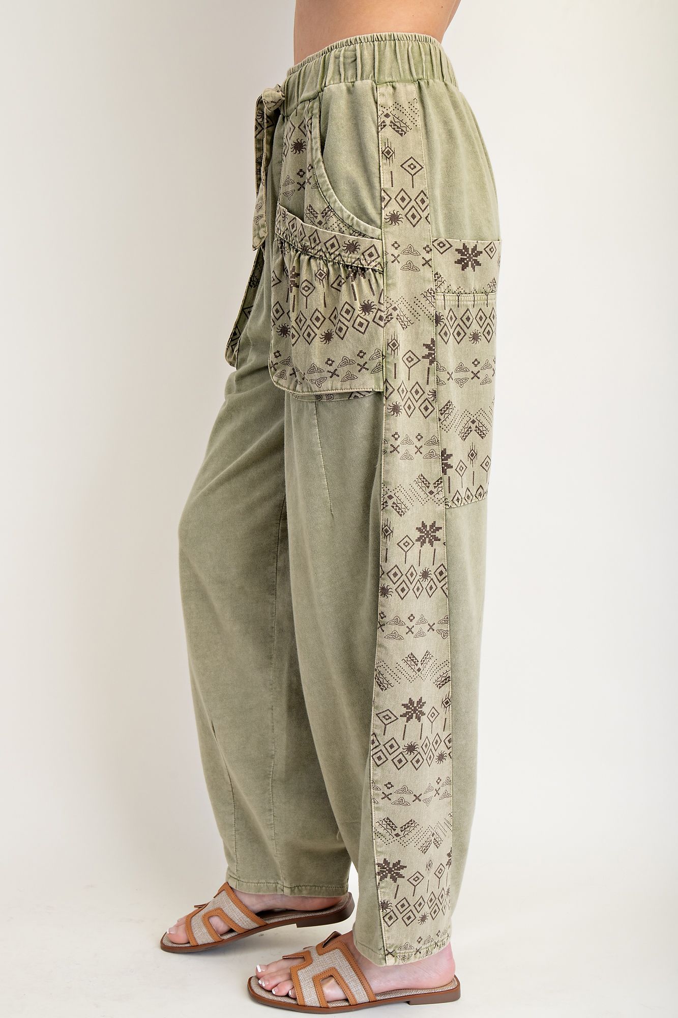 EASEL Ethnic Print Mix Mineral Washed Twill Barrel Pants Faded Olive