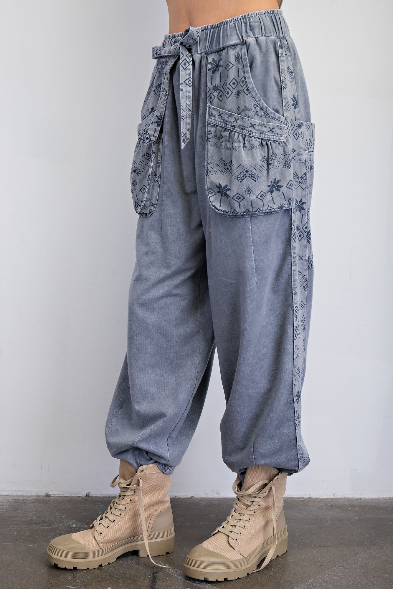 EASEL Ethnic Print Mix Mineral Washed Twill Barrel Pants Faded Washed Denim