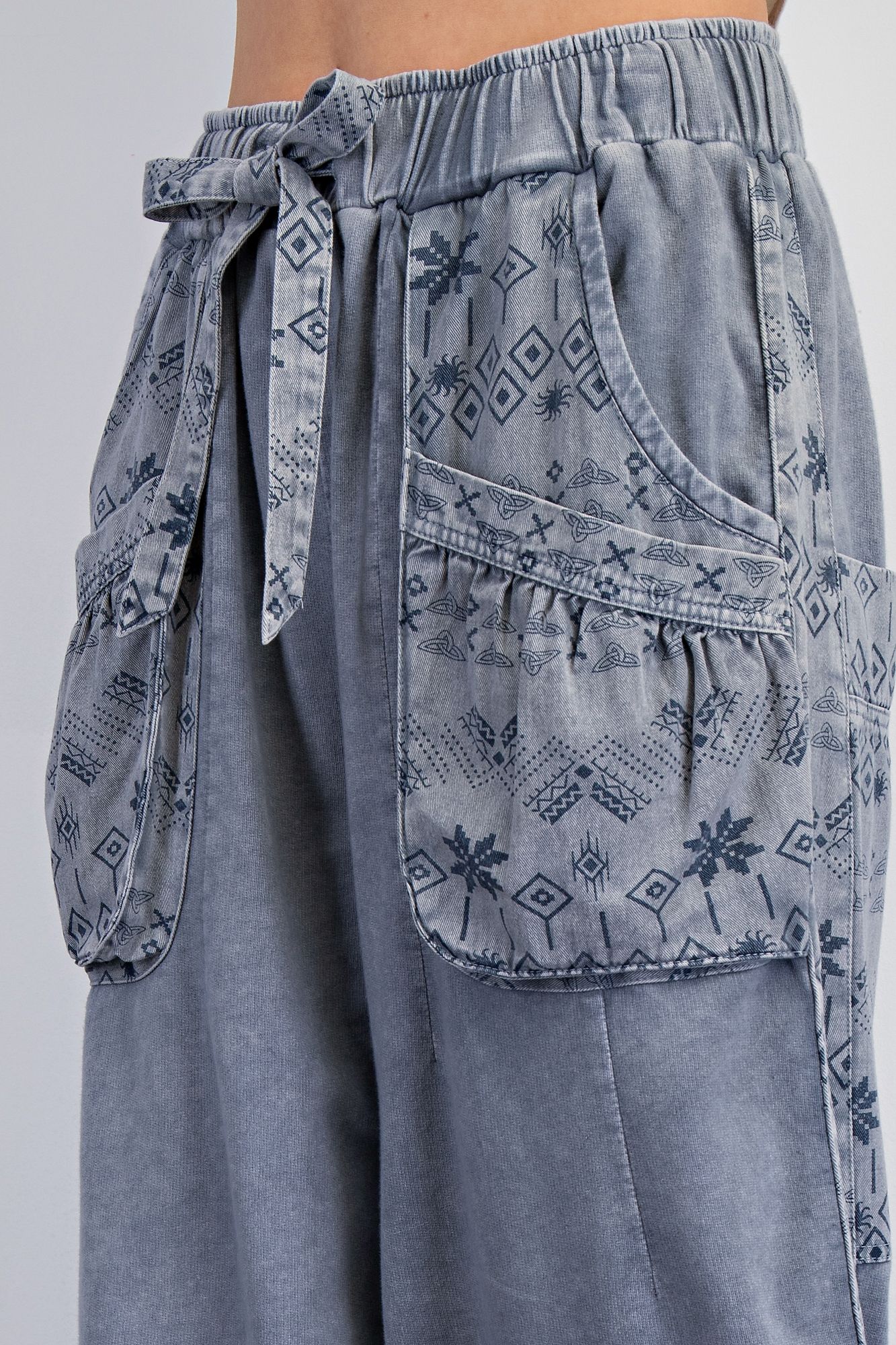 EASEL Ethnic Print Mix Mineral Washed Twill Barrel Pants Faded Washed Denim
