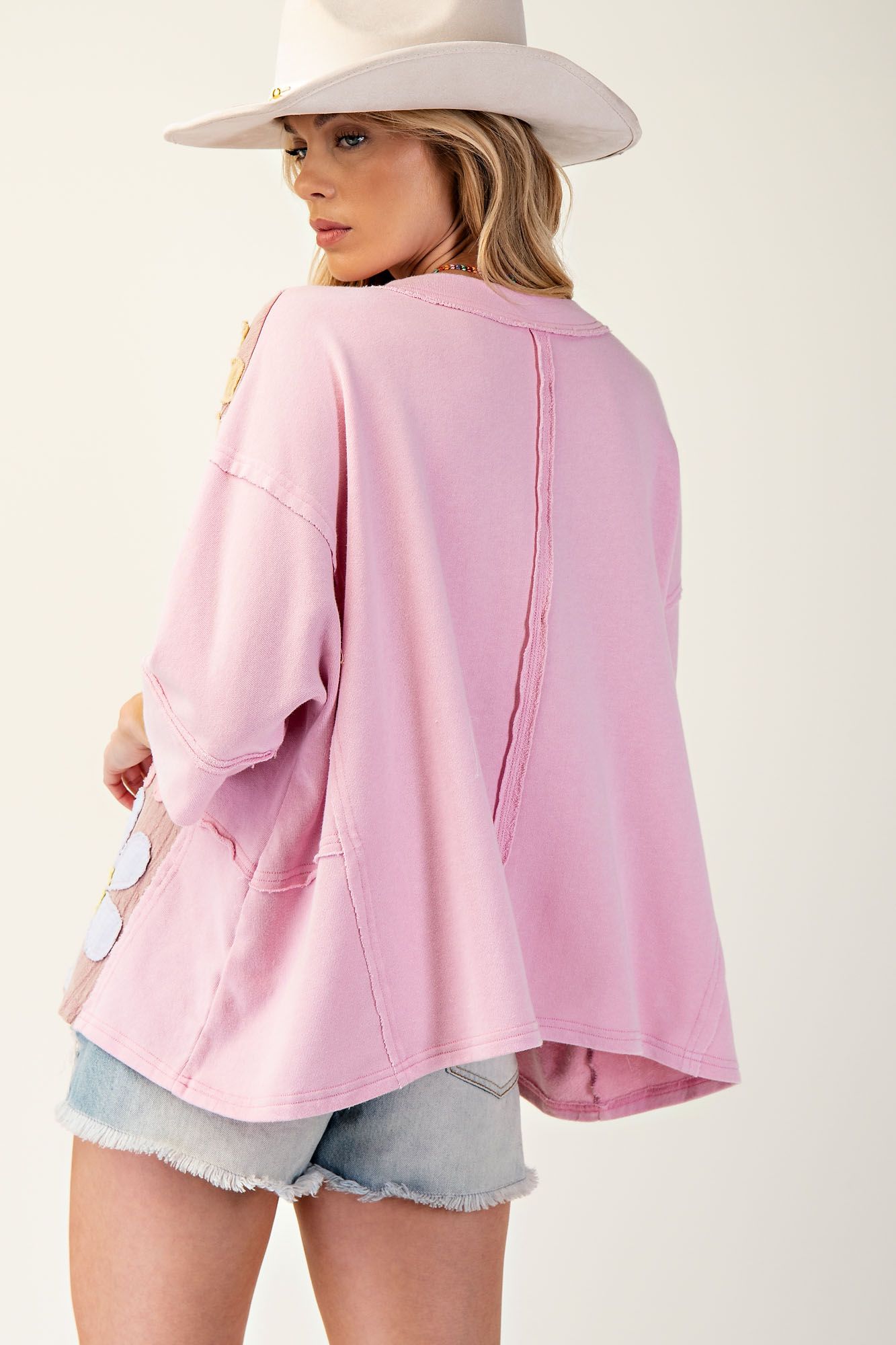 EASEL Daisy Patch Mineral Wash Pullover Malibu Pink