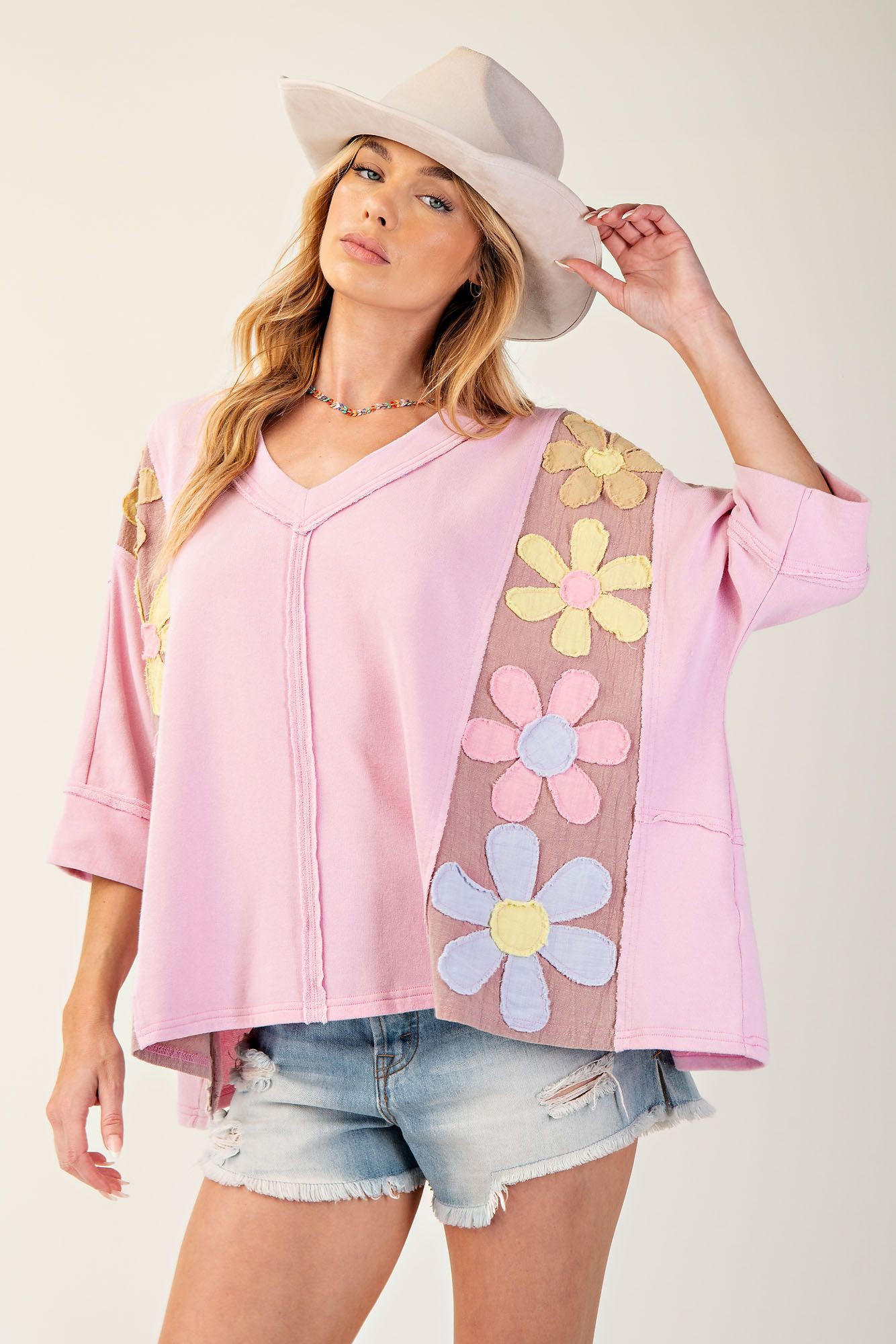 EASEL Daisy Patch Mineral Wash Pullover Malibu Pink