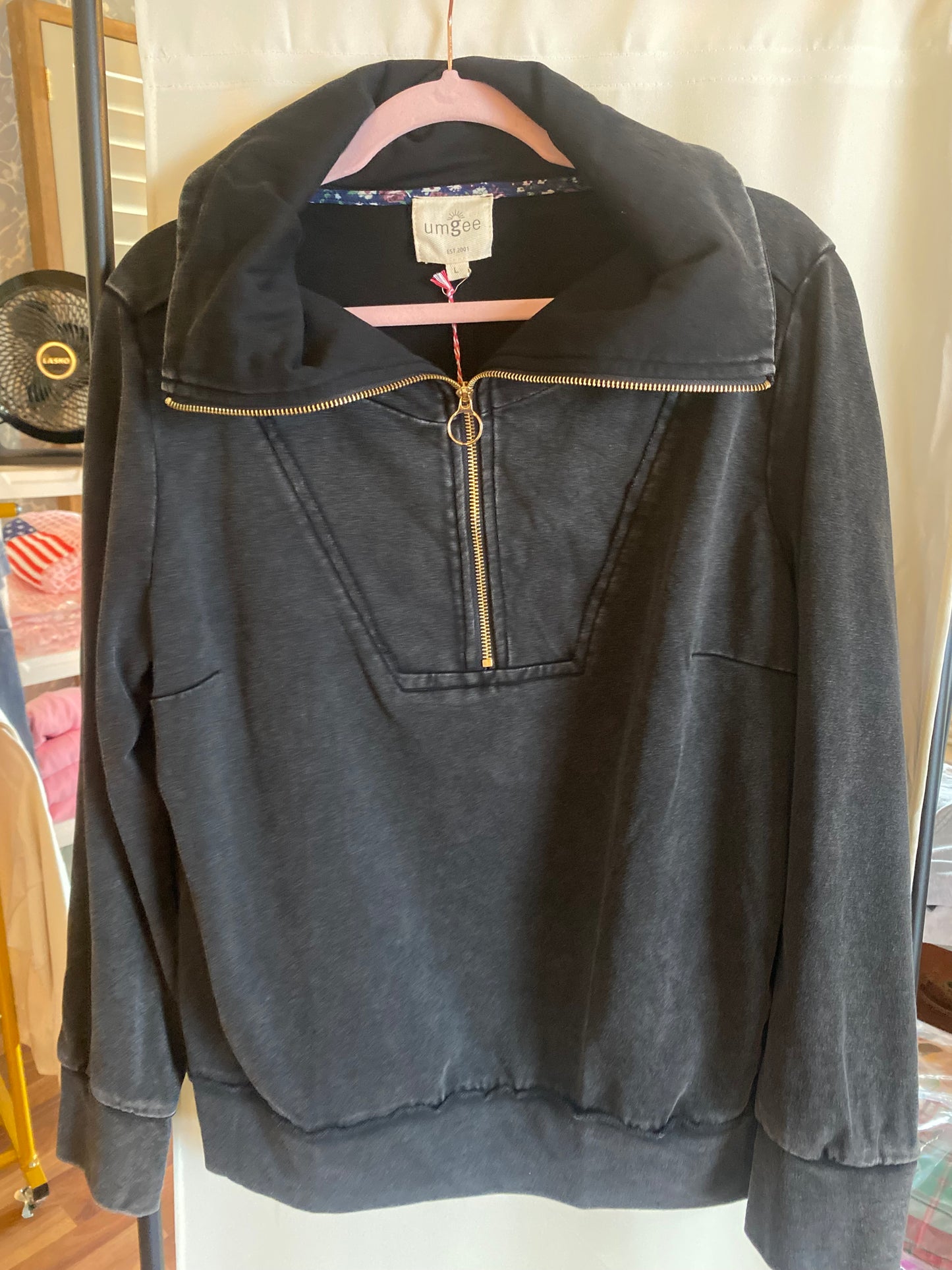 UMGEE half zip pullover in washed black