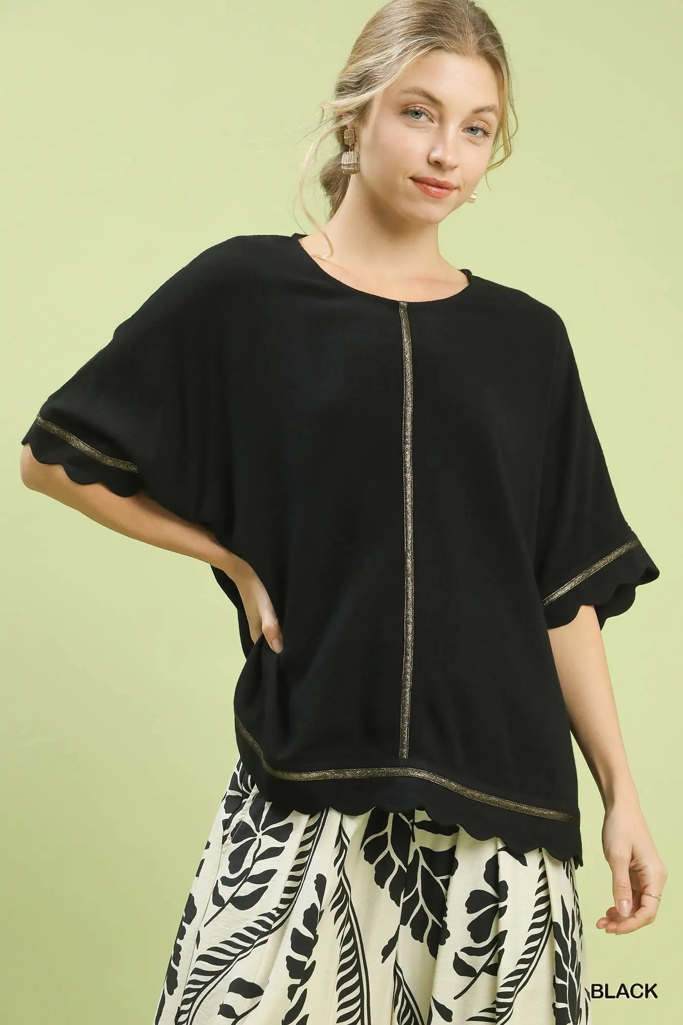 UMGEE Black Linen Blend Scallop Trim Top