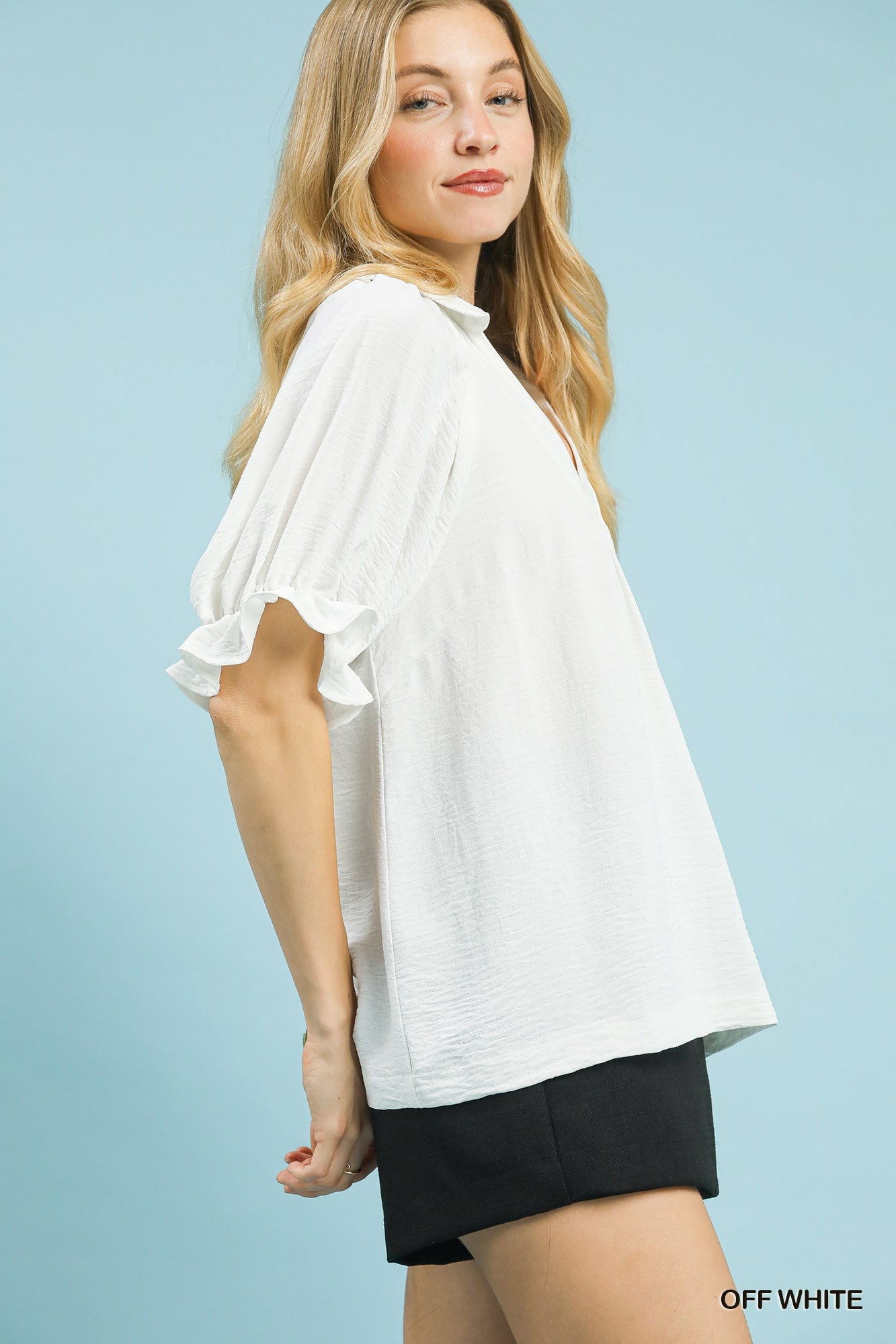 UMGEE Off White Collared V-Neck Top