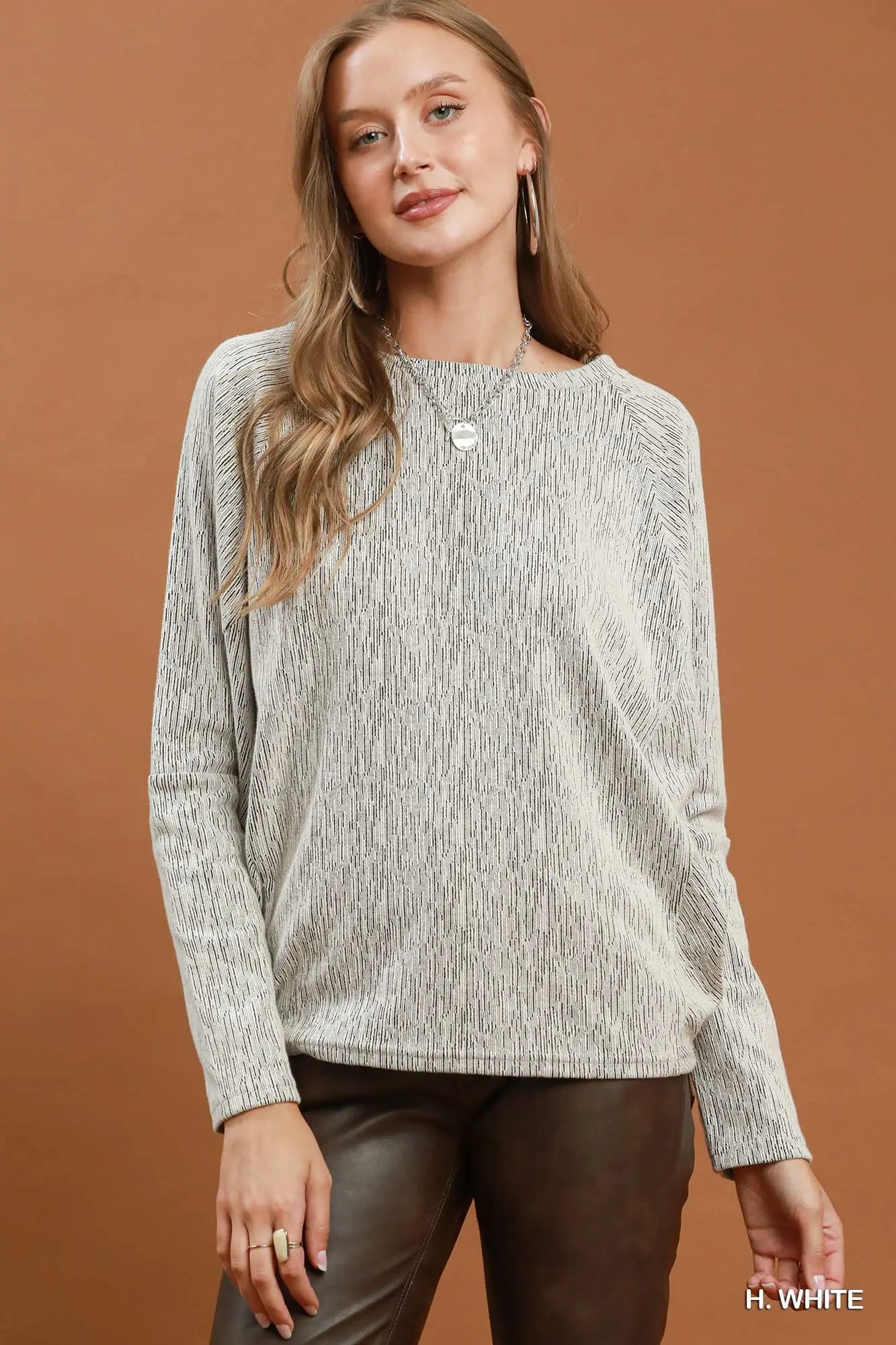 UMGEE H. White Textured Knit Long Sleeve Pullover Top
