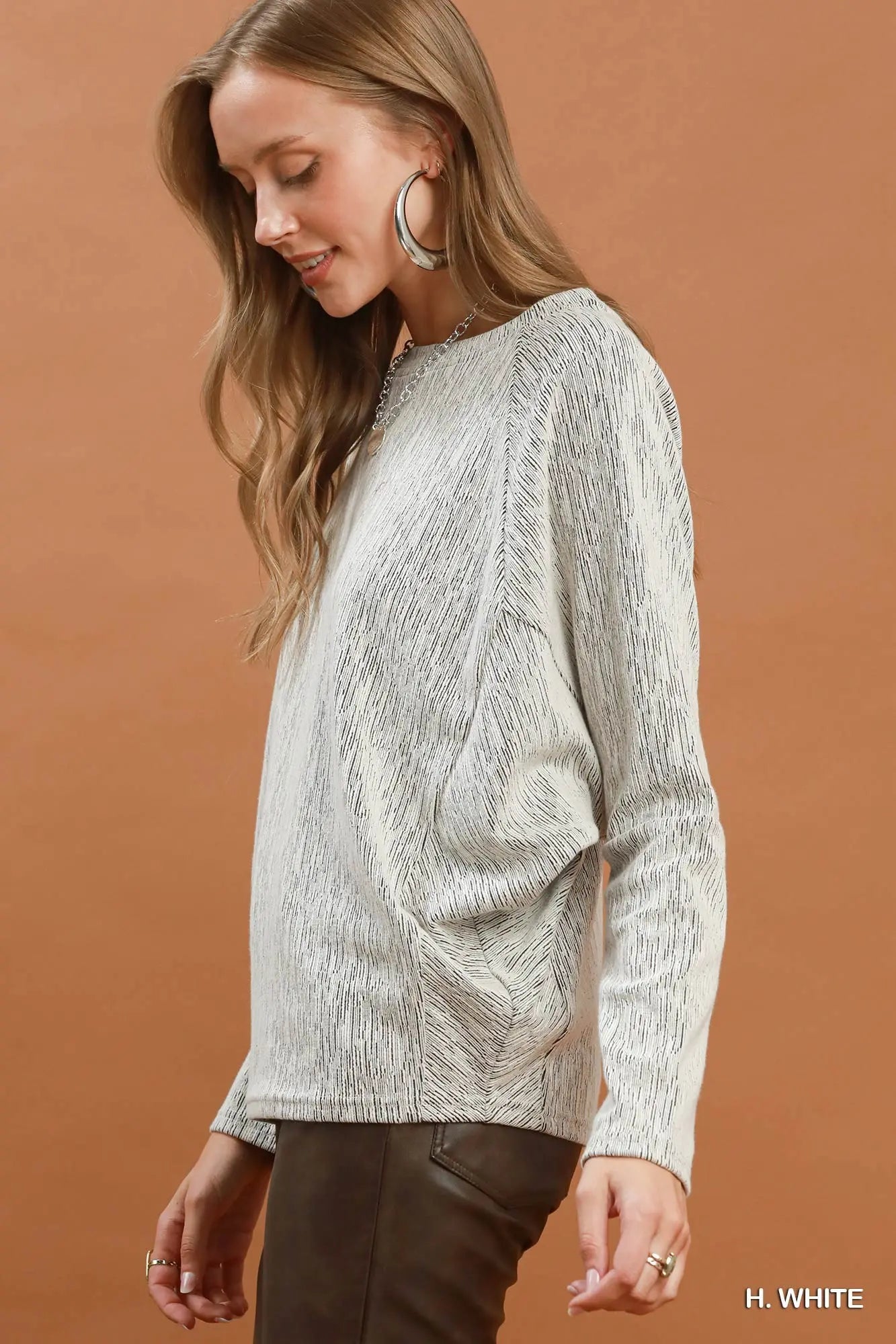 UMGEE H. White Textured Knit Long Sleeve Pullover Top