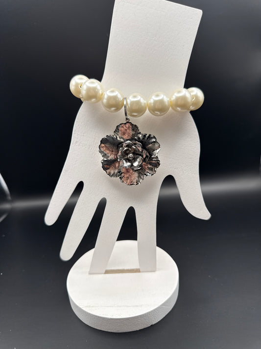 Pearl Bracelet with Metal Flower