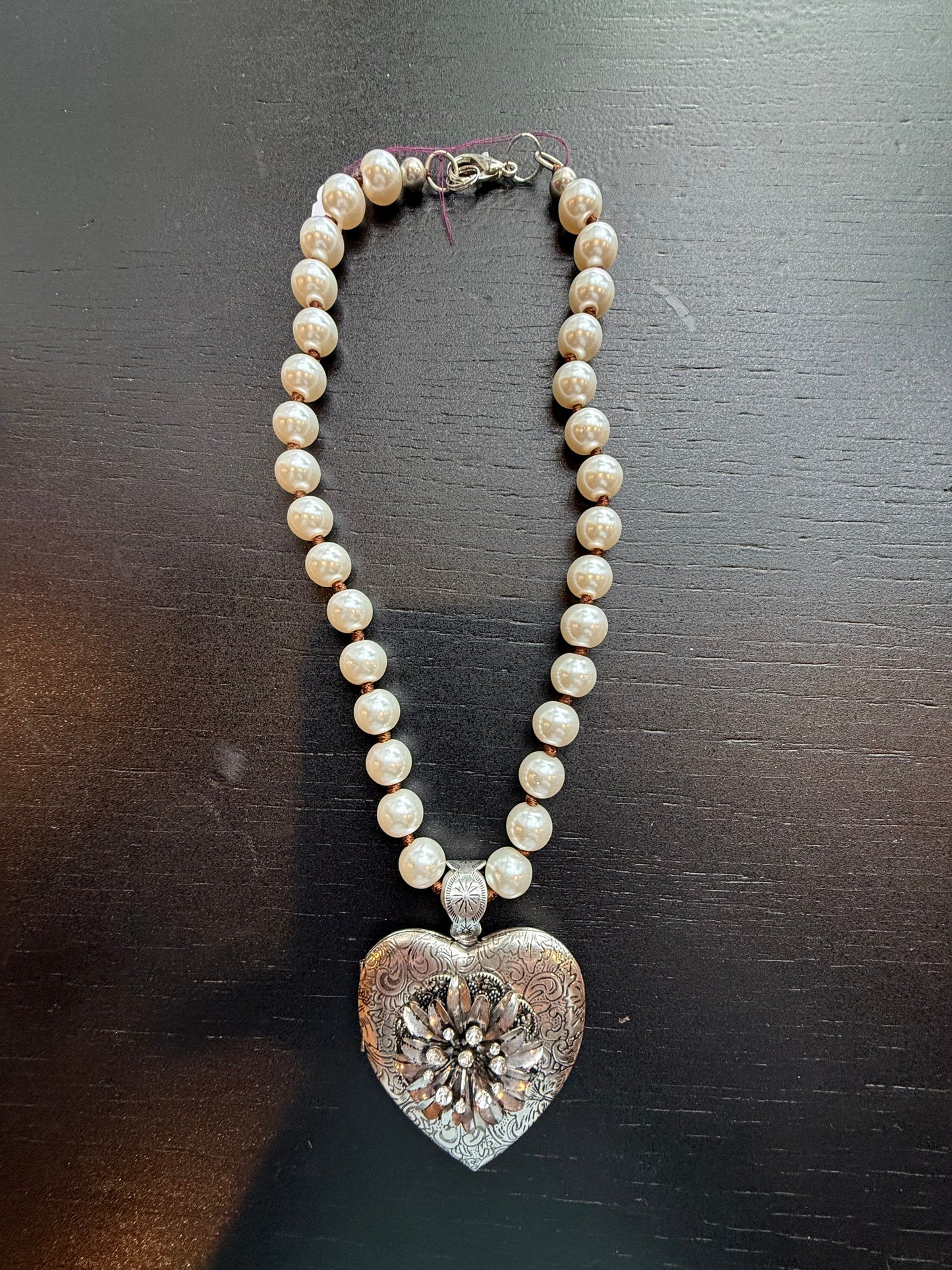 ALICE Pearl Necklace With Large Locket