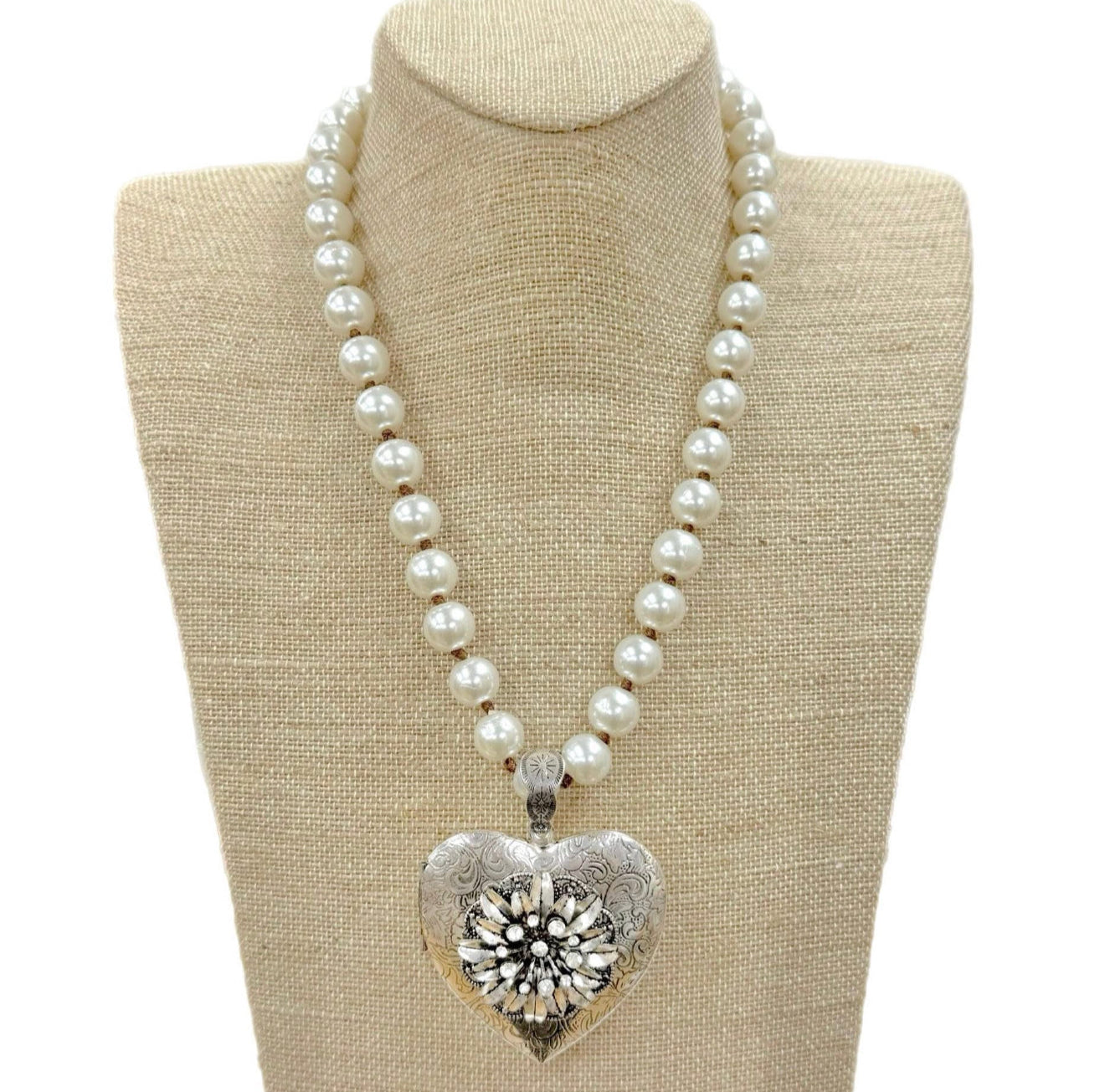 ALICE Pearl Necklace With Large Locket