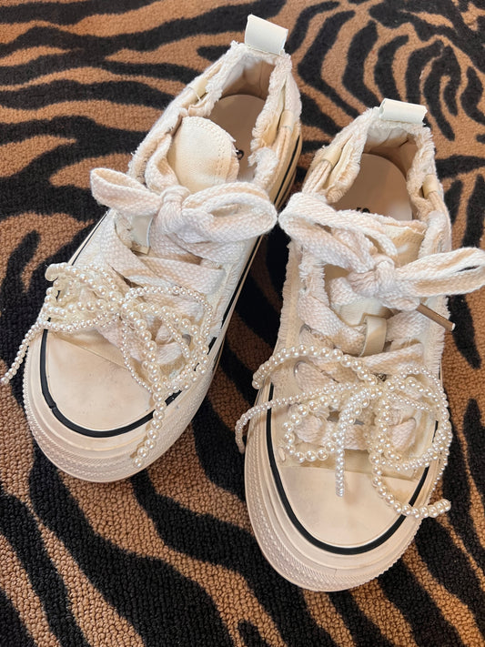 Pearl Bow Shoe Charms