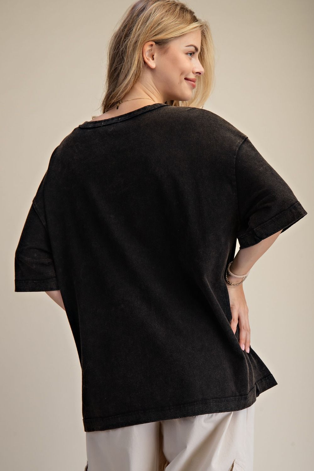 Easel Black Queen of Heart Tee