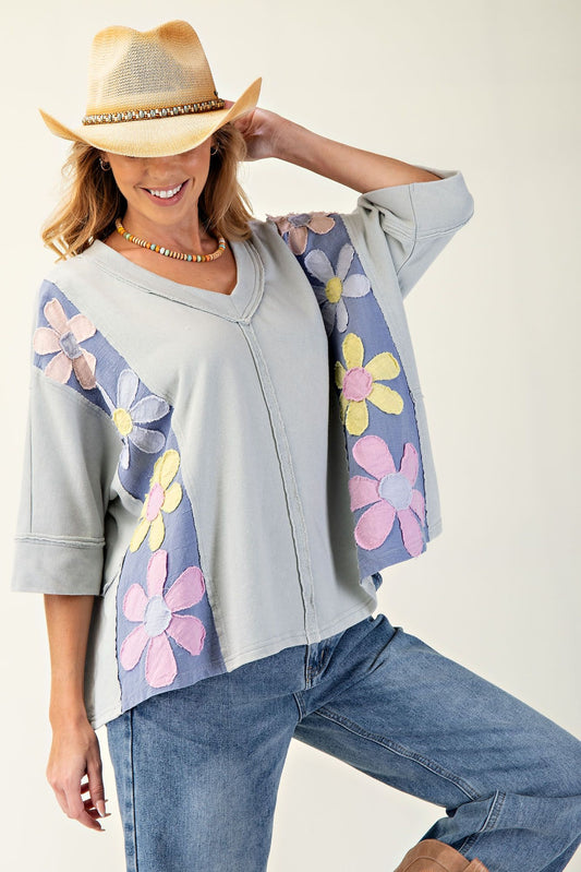 EASEL Daisy Patch Mineral Wash Pullover Dusty Blue